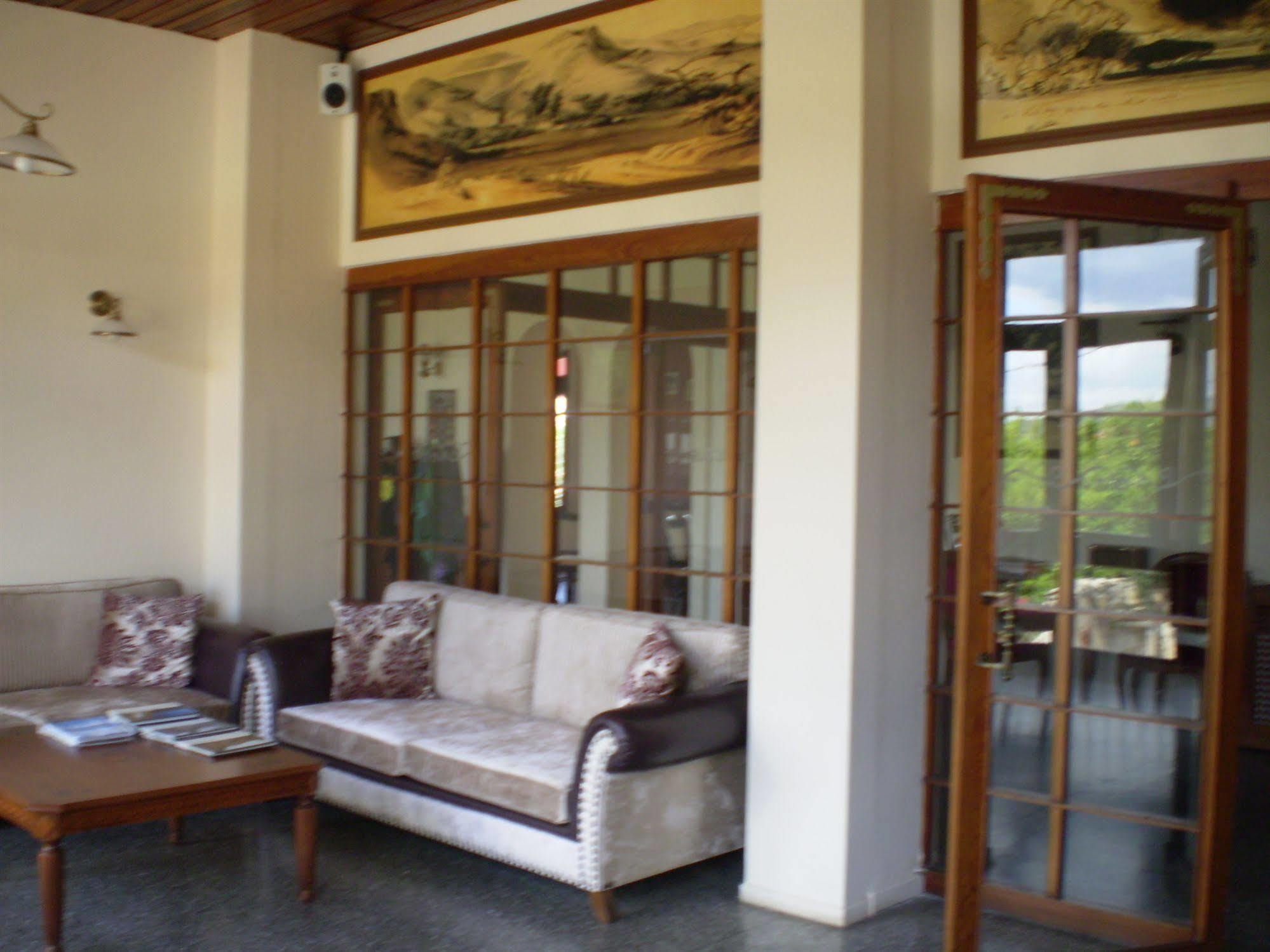 Byzantion Hotel Mystras Exteriör bild