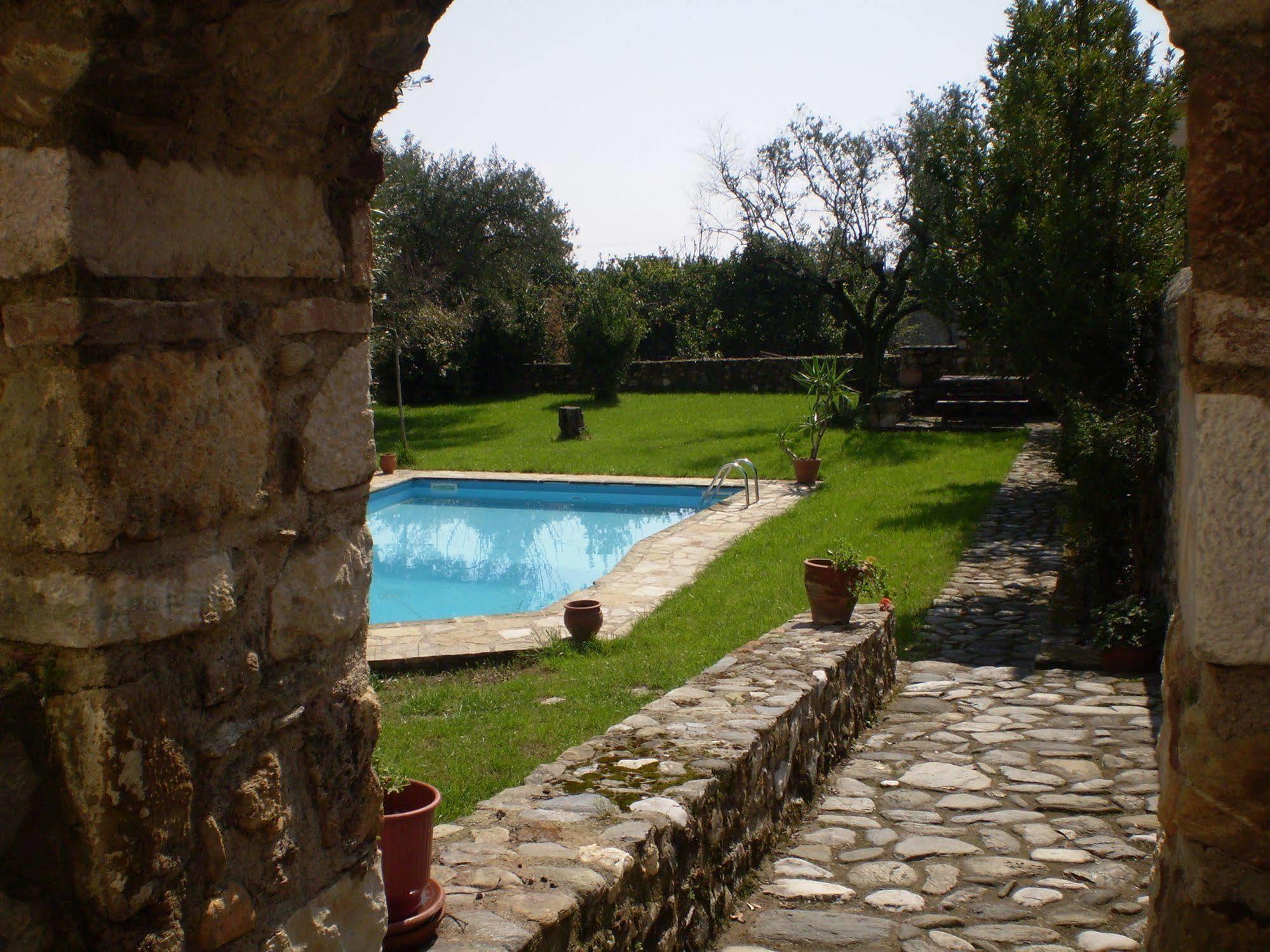 Byzantion Hotel Mystras Exteriör bild